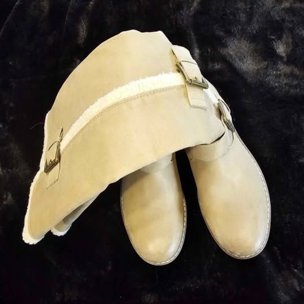 Cliff boots by White Mountain, Size  6.5M. - Picture 3 of 6